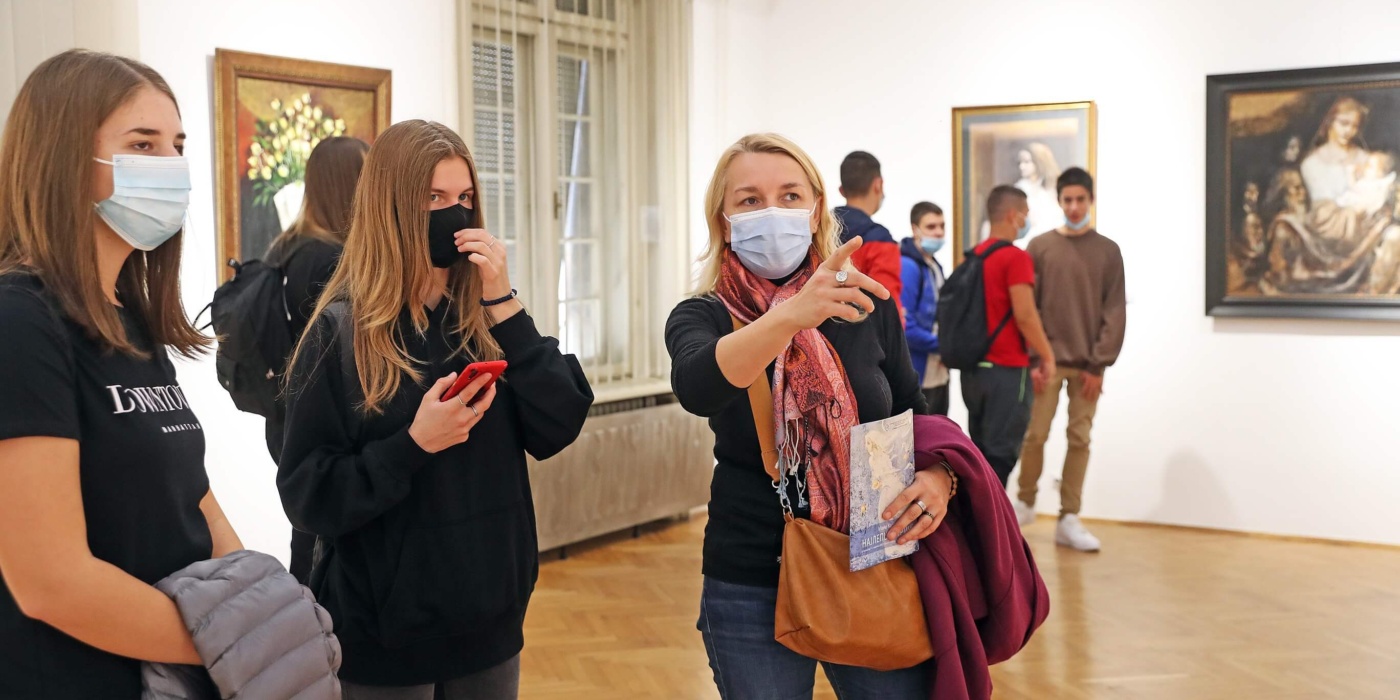 Na izložbi slika Mome Kapora