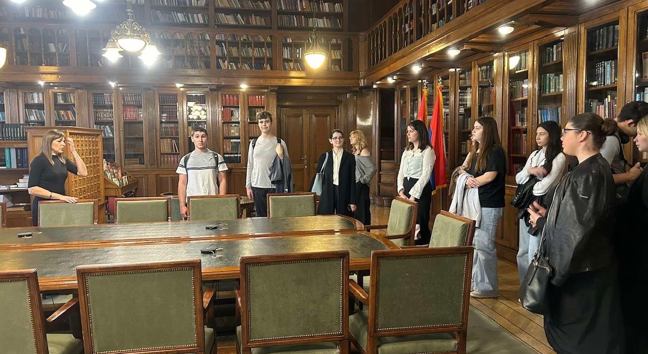 Učenici Gimnazije „Stefan Nemanja“ na takmičenju i u obilasku Skupštine i muzeja