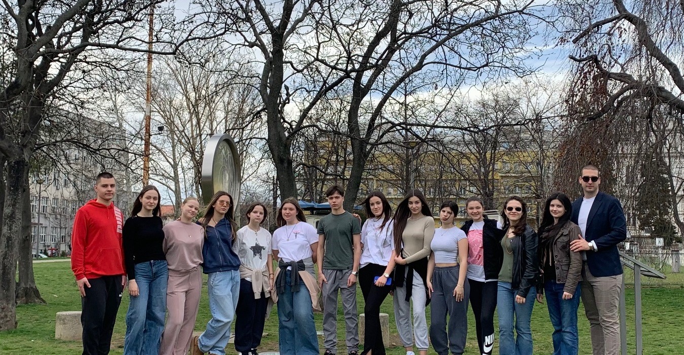 Učenici prve godine u poseti RHMZ-u i izložbi o razvoju mozga