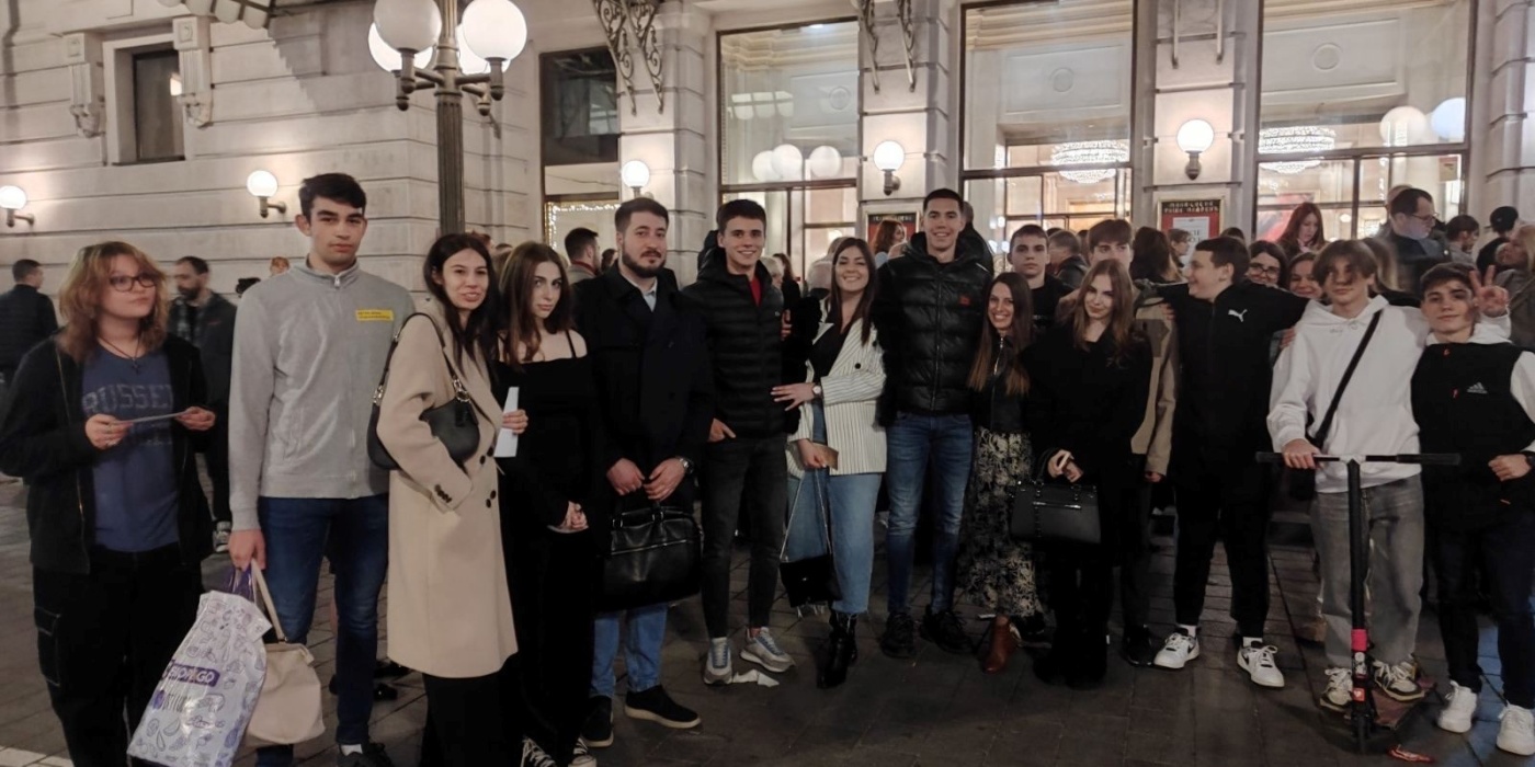 GIMNAZIJALCI GLEDALI PREDSTAVU „NEČISTA KRV“ U NARODNOM POZORIŠTU