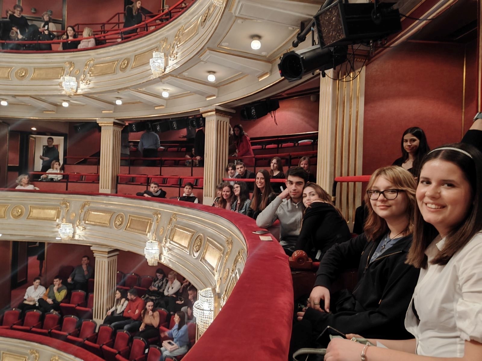 Učenici puni utisaka i reči hvale za predstavu "Nečista krv"